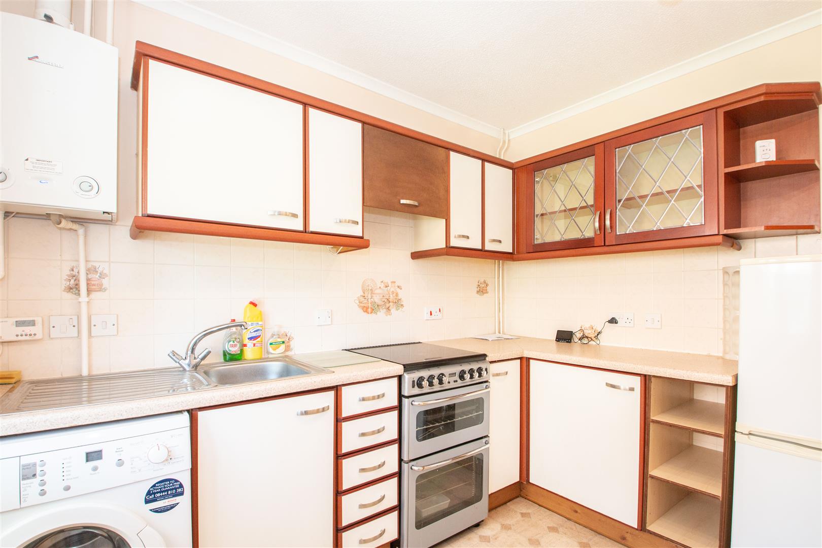 2 bed property in Lynmouth Crescent, Milton Keynes